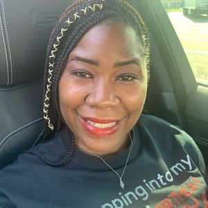 Meet your Posher, Ebony